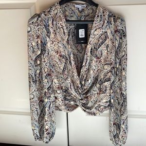Cute cropped paisley gold flecked top
